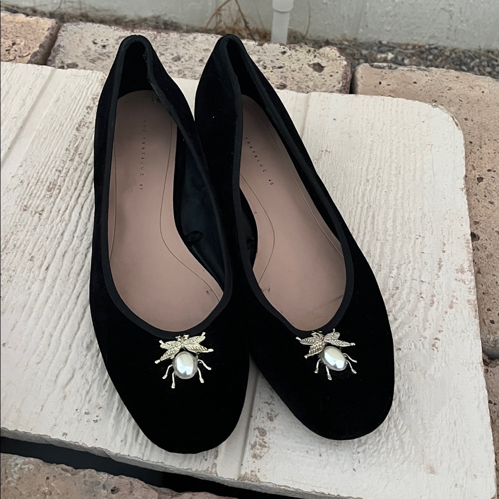 Zara Trafaluc Black Velvet Ballet Flats Beetle Pearl Embellished Size 40